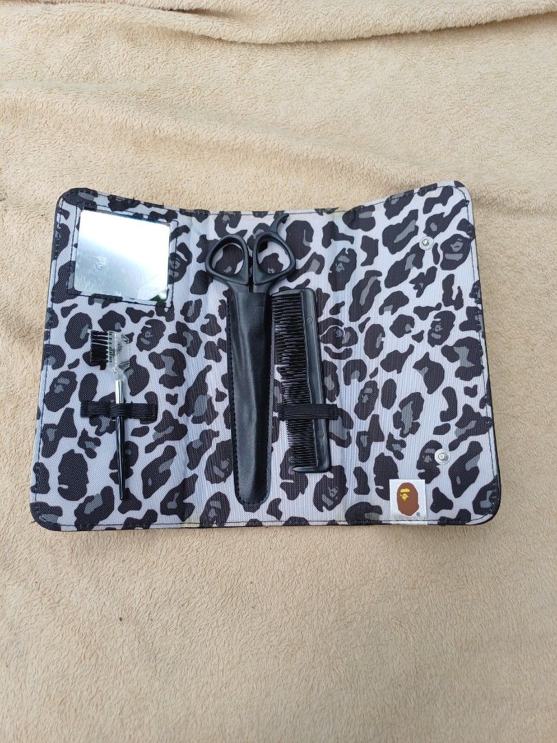 Aspack bape and baby milo accessories (Category: Luxury Accessories) located in Manila. Submitted by chanmagpantay (Listing ID 1329784617, Image 2). Description: ‼️For Sale‼️ 🔥BApe grooming kit and Baby milo mirror💥 Exellent Condition✅️ issue on Picture P1550💸 📛NO COD NO COP📛 LOC.:Calamba Laguna 🪂 Direct Message for fast transaction #viralpost.