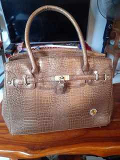 (Category: ) located in . Submitted by niceandthrift (Listing ID 1329675930, Image 1). Description: .