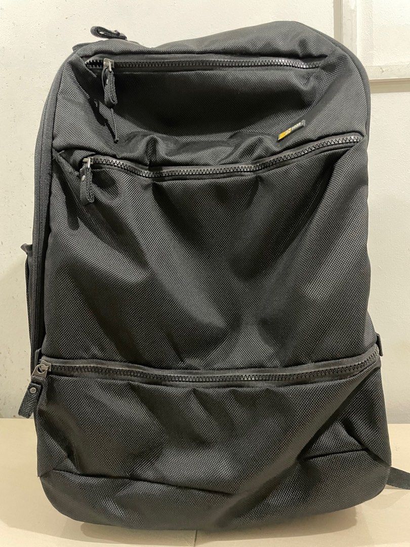 Case Logic Laptop Bag w/ Wheels (Category: Laptop Bags & Sleeves) located in Caloocan City. Submitted by ek_finds2023 (Listing ID 1329795909, Image 1). Description: — Bought at SM Cyberzone — W/ signs of usage — Pm for more photos.