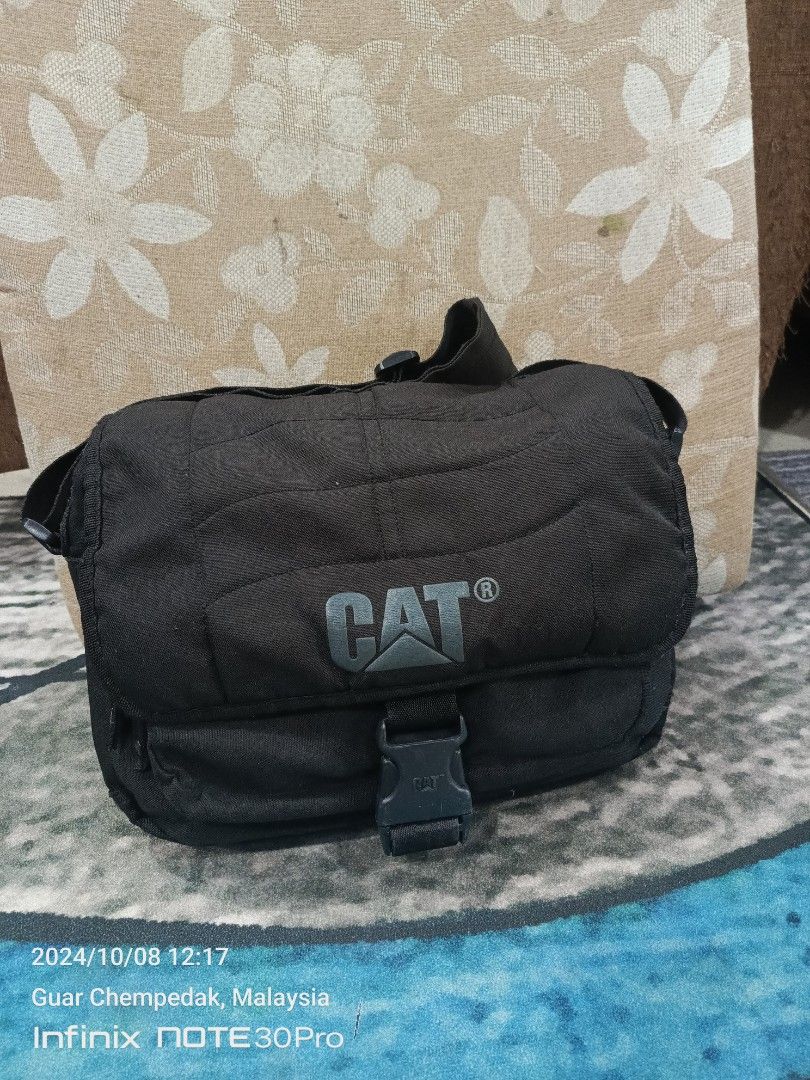 Caterpillar sling messenger bag Men s Fashion Bags Sling Bags on Carousell