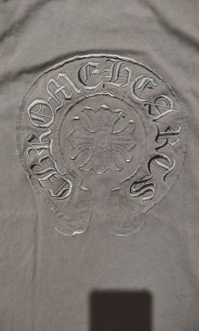 Chrome Hearts large to xl (Category: Tshirts & Polo Shirts ) located in Davao. Submitted by alllook (Listing ID 1329762834, Image 3). Description: width 22 length 27 issue cut tag may faded na part pero parang design nya yata..