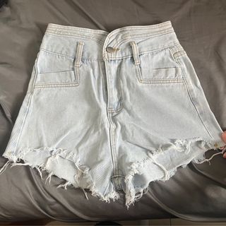(Category: ) located in . Submitted by helpmycloset.97 (Listing ID 1329782129, Image 1). Description: .
