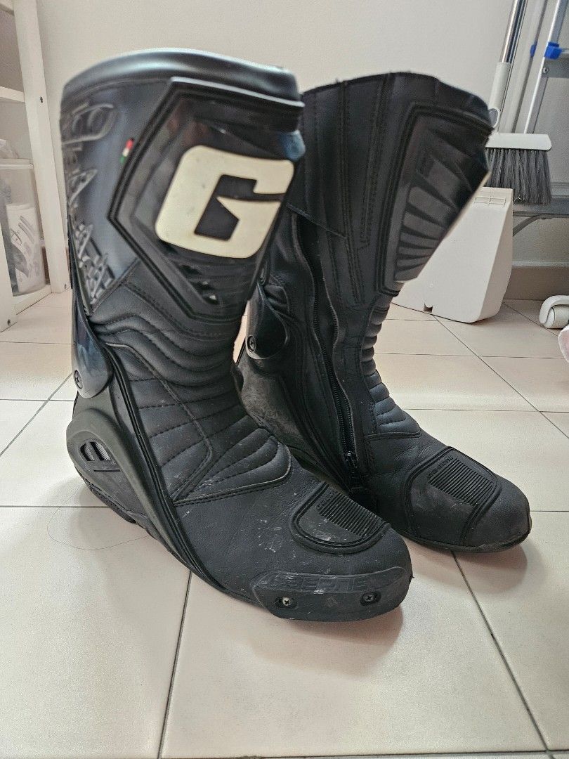 Gaerne grw motorcycle boots Motorcycles Motorcycle Apparel on Carousell