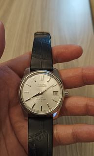 (Category: ) located in . Submitted by onlyauthenticwatches (Listing ID 1329791200, Image 1). Description: .