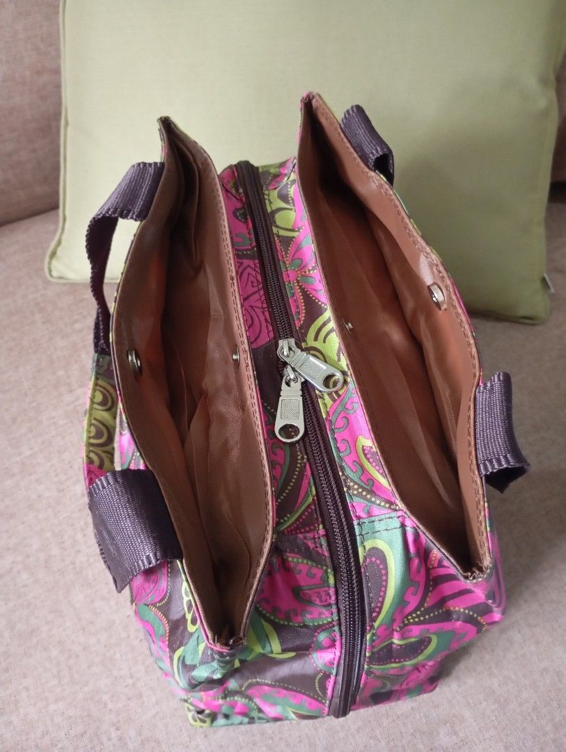 Handbag/Lunchbag (Category: Tote Bags) located in Cabanatuan. Submitted by oompfcollection (Listing ID 1329742272, Image 3). Description: In excellent used condition. With 3 compartments. MOP: GCash, Maya, Gotyme, BPI Price excludes SF.