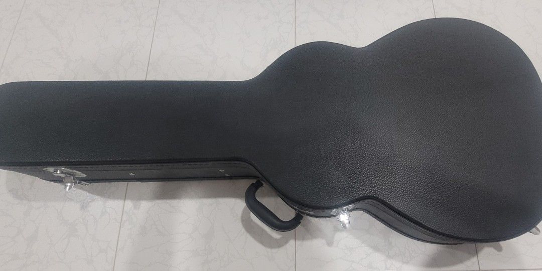 Hard case acoustic guitar, Hobbies & Toys, Music & Media, Music