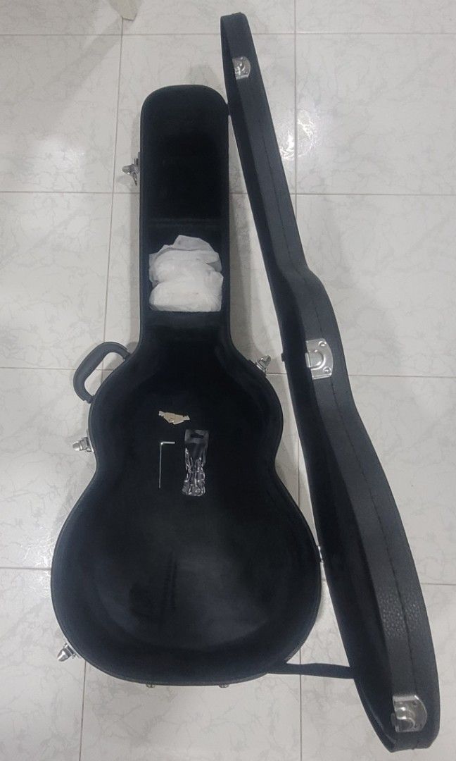Hard case acoustic guitar, Hobbies & Toys, Music & Media, Music