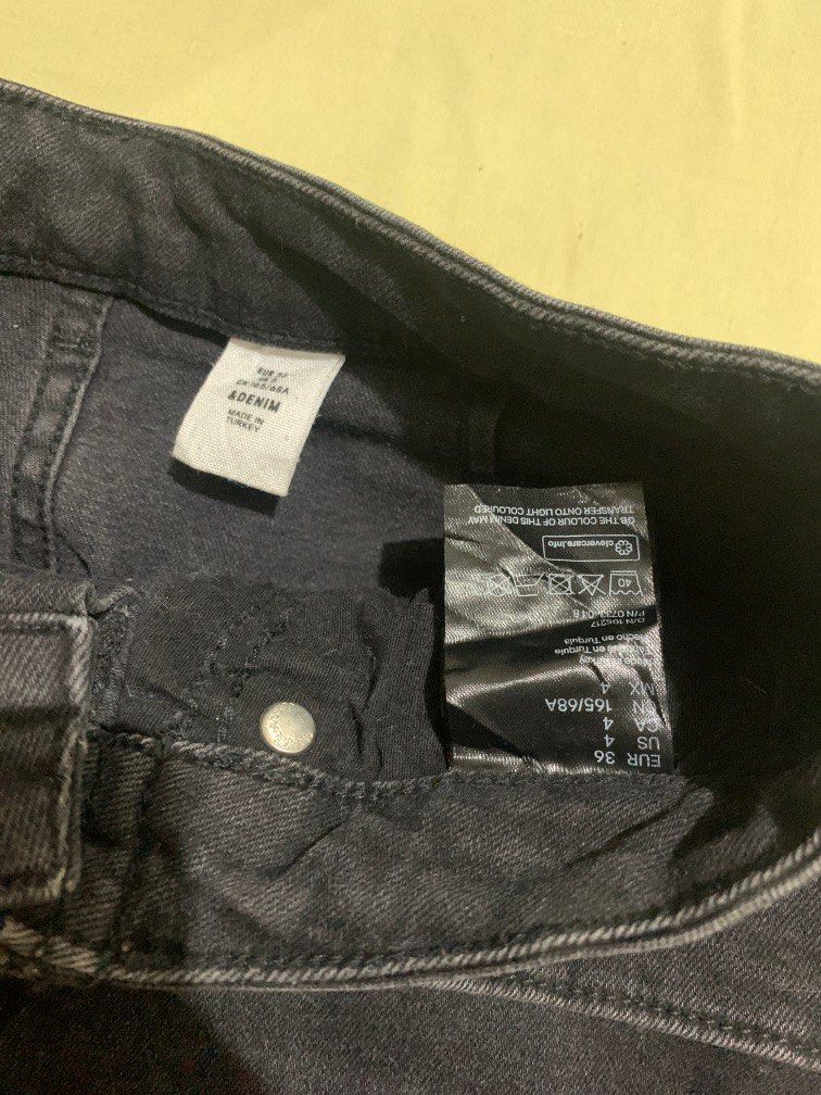 H&M Black Denim Skirt (Category: Skirts) located in Taguig. Submitted by askgue (Listing ID 1329791842, Image 2). Description: Fits 27”-30” waistline. Medyo stretchy. Belt style skirt..