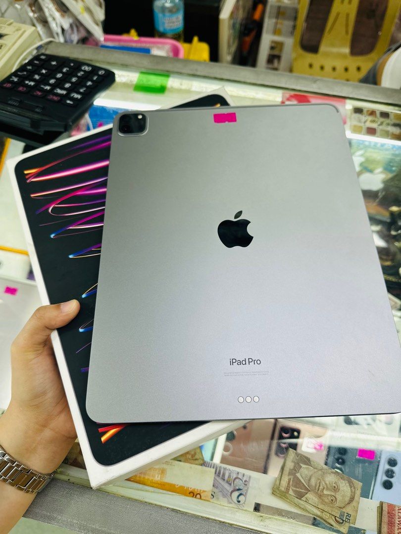 Ipad Pro 12.9 m2 256GB WIFI ONLY WITH BOX NO ISSUES (Category: iPad) located in San Juan City. Submitted by saabangadgetshop (Listing ID 1329804946, Image 1). Description: Onhand | Pre-owned Ipad Pro 12.9 M2 chip 256GB WIFI ONLY NO HIDDEN ISSUES NO HISTORY OF REPAIR 99%Smooth TEST TO SAWA RESET ALL YOU WANT NOT REFURBISHED AUTHENTIC PHONE ALL WORKING Mode of Payment : ⬇️ ▪️Cash ▪️Bank Transfer ▪️Gcash 📍Installment available here thru: 📍 ▪️Credi