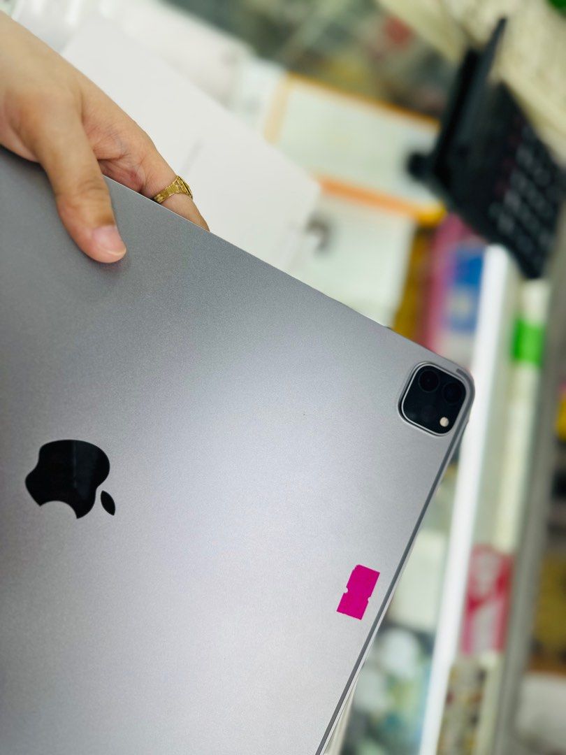 Ipad Pro 12.9 m2 256GB WIFI ONLY WITH BOX NO ISSUES (Category: iPad) located in San Juan City. Submitted by saabangadgetshop (Listing ID 1329804946, Image 3). Description: Onhand | Pre-owned Ipad Pro 12.9 M2 chip 256GB WIFI ONLY NO HIDDEN ISSUES NO HISTORY OF REPAIR 99%Smooth TEST TO SAWA RESET ALL YOU WANT NOT REFURBISHED AUTHENTIC PHONE ALL WORKING Mode of Payment : ⬇️ ▪️Cash ▪️Bank Transfer ▪️Gcash 📍Installment available here thru: 📍 ▪️Credi