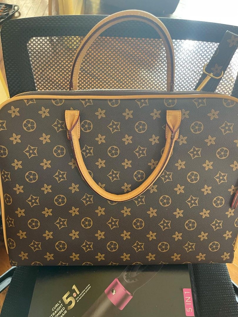 Laptop bag (Category: Luxury Bags & Wallets) located in Quezon City. Submitted by szzangeles (Listing ID 1329685839, Image 1). Description: slightly used laptop bag loc 15th ave qc.