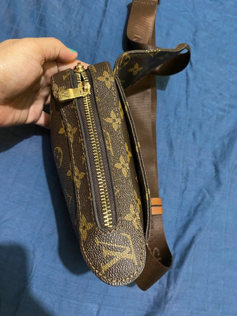 Lv (Category: Luxury Bags & Wallets) located in Manila. Submitted by rezziejill (Listing ID 1329803983, Image 3). Description: Lv body bag .
