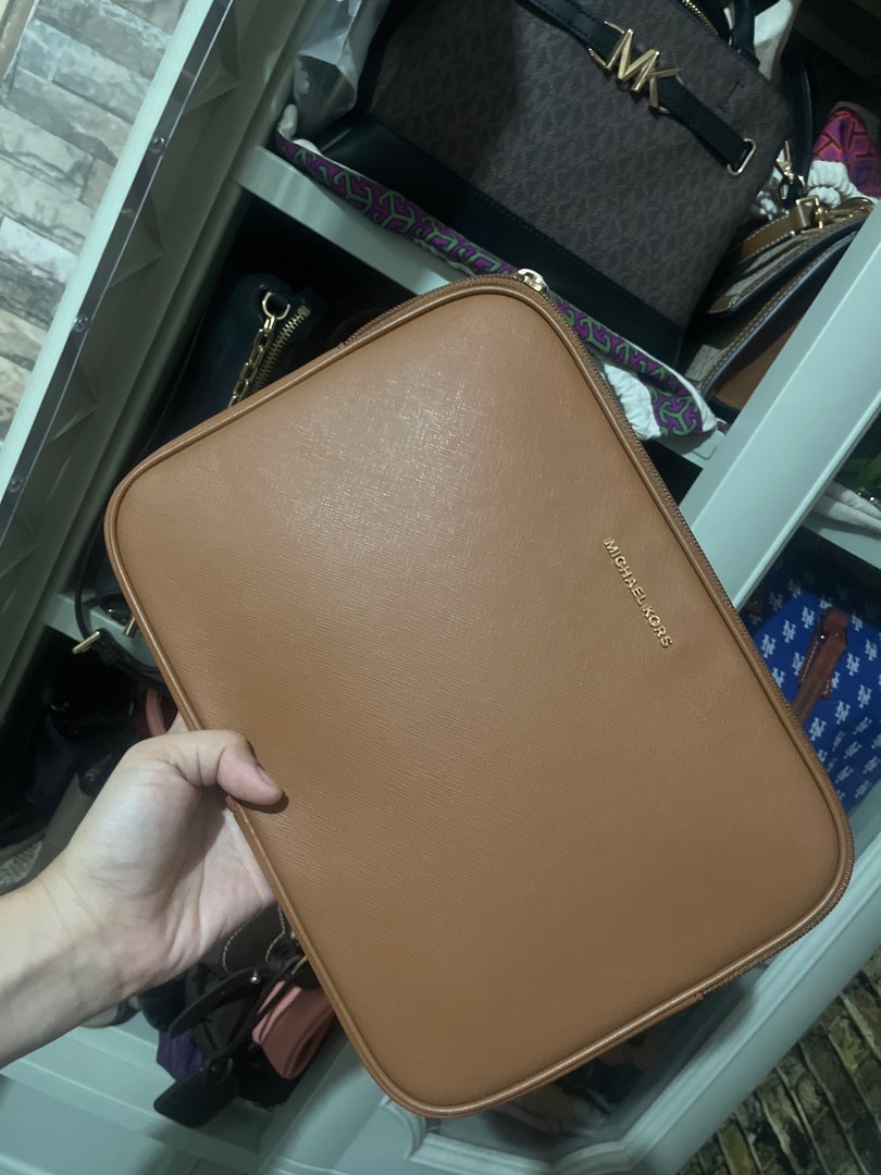 RETAIL Michael Kors iPad Tablet Pouch Women s Fashion Bags Wallets Purses Pouches on Carousell