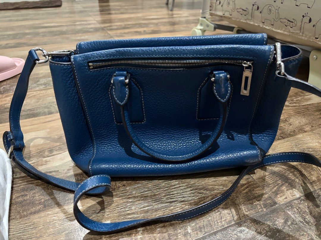 Michael Kors Selby Satchel Blue (Category: Luxury Bags & Wallets) located in Taguig. Submitted by user51982 (Listing ID 1329670475, Image 2). Description: RFS: decluttering .