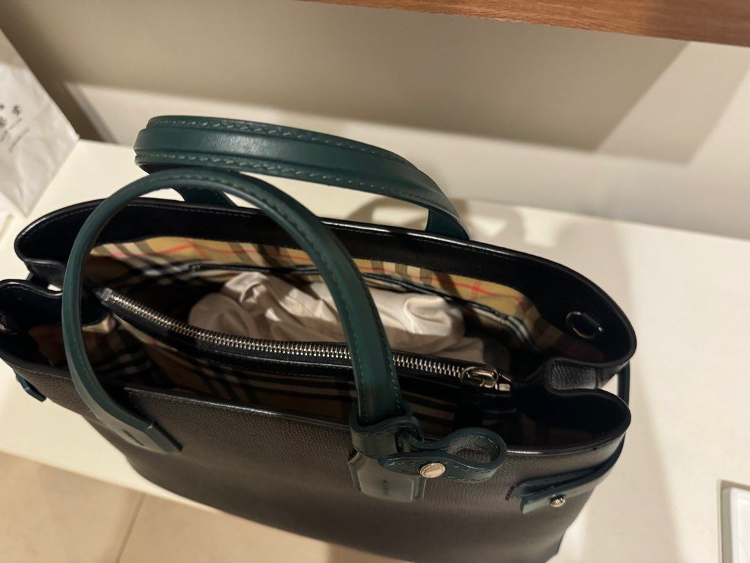 [Negotiable] Original Burberry Bag (Category: Luxury Bags & Wallets) located in Lucena. Submitted by dianneco (Listing ID 1329748917, Image 3). Description: Reference: https://votreluxe.com.au/products/burberry-black-and-green-leather-tote.