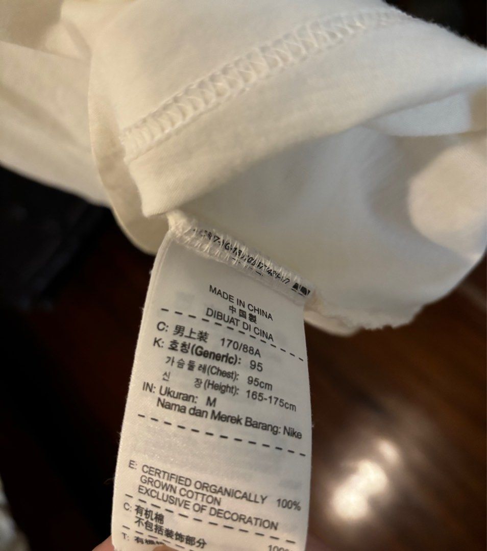 Nike Shirt (Category: Tshirts & Polo Shirts ) located in Makati City. Submitted by bbongg (Listing ID 1329697716, Image 3). Description: Nike Shirt Original, bought in Nike bnew Medium (fits Small) Like bnew cond, used 1x Price negotiable Decluttering For pick up / Lalamove.