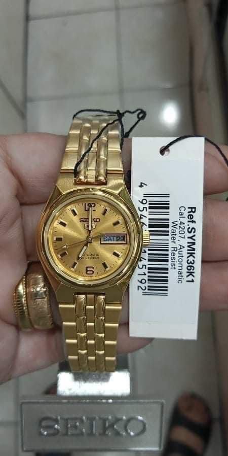 ORIGINAL SEIKO WATCH (Category: Women's Watches) located in Cavite. Submitted by baleli11 (Listing ID 1329757622, Image 1). Description: 12000 small Orig pawnable waterproof 1 yr service warranty at any seiko center Inclusions: box, paper bag and manual’s guide payment first, ship via lbc if meet-up, need half dp no refund.