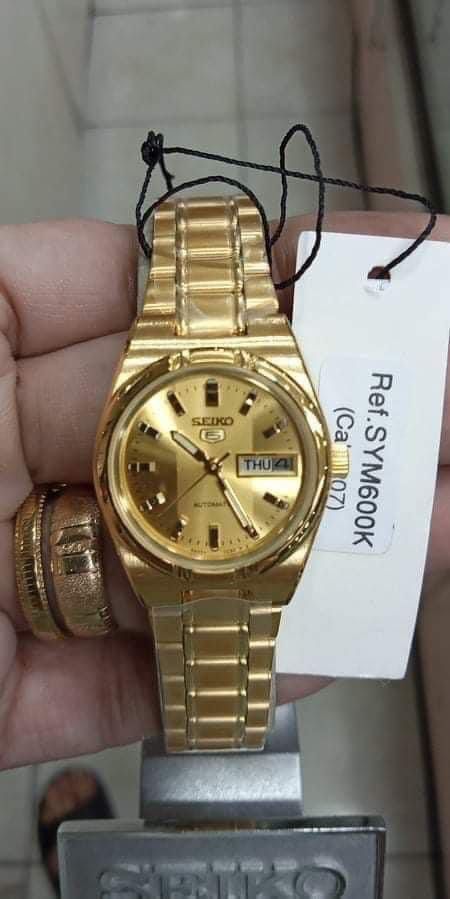 ORIGINAL SEIKO WATCH (Category: Women's Watches) located in Cavite. Submitted by baleli11 (Listing ID 1329757622, Image 3). Description: 12000 small Orig pawnable waterproof 1 yr service warranty at any seiko center Inclusions: box, paper bag and manual’s guide payment first, ship via lbc if meet-up, need half dp no refund.