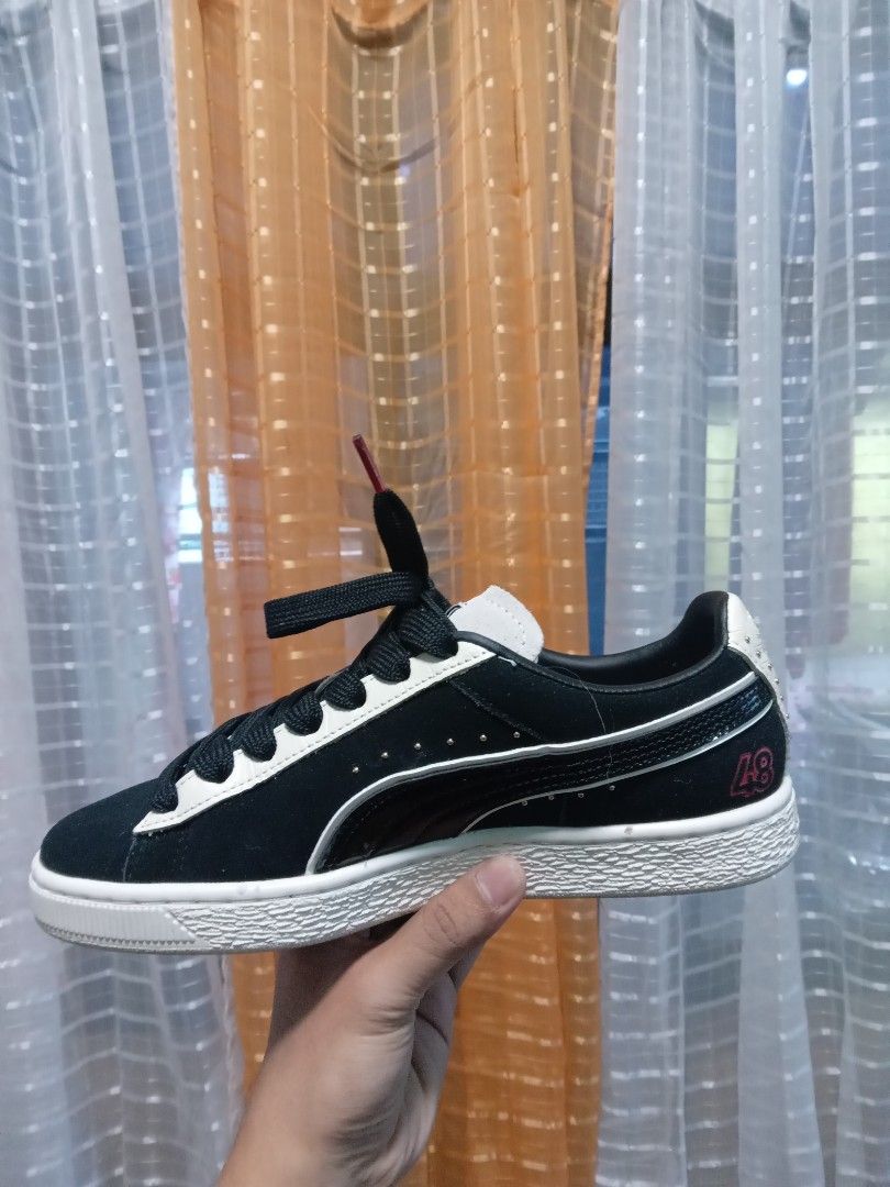 PUMA SUEDE COLLECTOR'S EDITION (Category: Sneakers) located in Legazpi City. Submitted by junjun2323 (Listing ID 1329760449, Image 2). Description: FS: Puma Suede Collector's edition Size 6US Men can fit up to 6.5 No issue Once lang nagamit 2500 plus sf Location: Albay Pwede meetup sa malapit, delivery via LBC/J&T sa malalayo Original Price: 6600.
