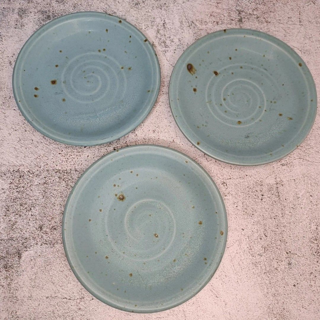 Stoneware speckled saucer/cake plate (Category: Other Kitchenware & Tableware) located in Mandaluyong City. Submitted by aishoppe08 (Listing ID 1329677037, Image 1). Description: P80 each.