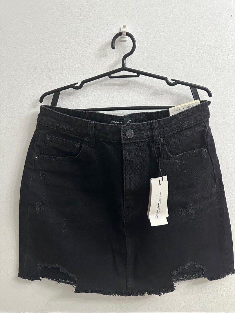 Stradivarius skirt (brandnew) (Category: Skirts) located in Bocaue. Submitted by mess_be_gone (Listing ID 1329690628, Image 1). Description: Brandnew Size large.