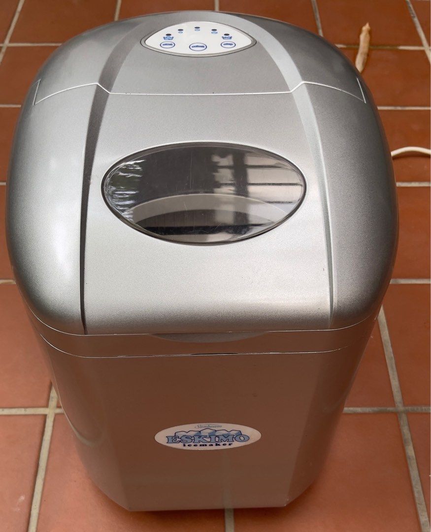 Sunbeam Silver Eskimo Ice Maker IM4000