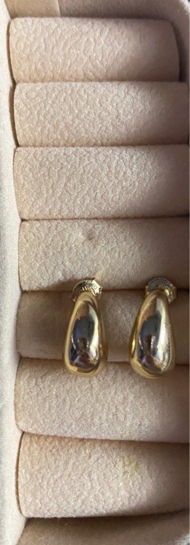 Teardrop earring. 14kt Italian Gold. (Category: Earrings) located in Cagayan de Oro. Submitted by raac00 (Listing ID 1329763861, Image 2). Description: - Design: teardrop - 14 carat Italian Gold earrings - Size: 10cm .