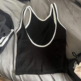 (Category: ) located in . Submitted by helpmycloset.97 (Listing ID 1329781576, Image 1). Description: .