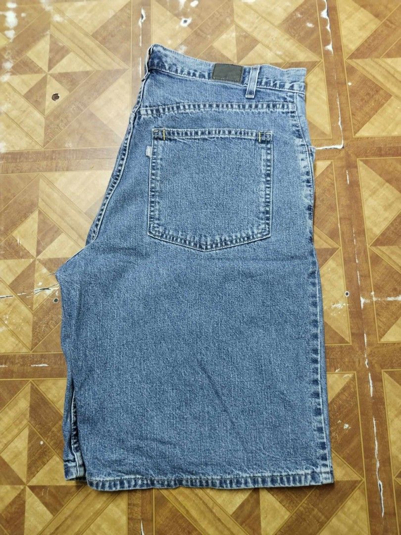 Vintage Levi's Silvertab Jorts (Category: Shorts) located in Manila. Submitted by classiccache (Listing ID 1329787401, Image 2). Description: Vintage Levi's Silvertab Jorts waist 36 length 32 need wash only.