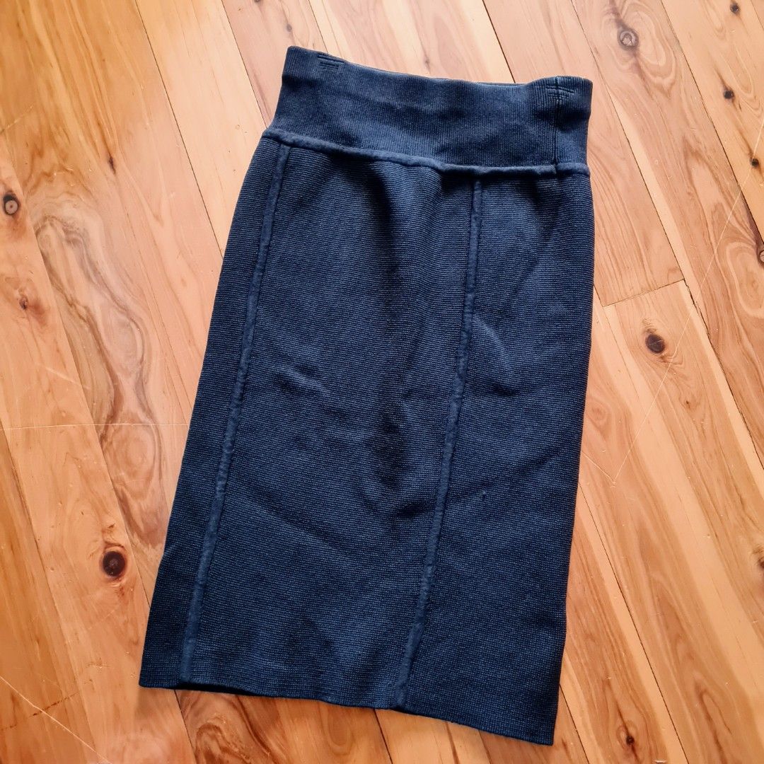 Women's size XS 'COUNTRY ROAD' Gorgeous black knit midi skirt - GUC (Category: Women's Clothes) located in Sydney. Submitted by bilic83 (Listing ID 1329690629, Image 2). Description: .