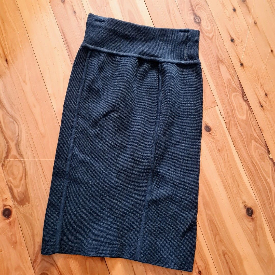 Women's size XS 'COUNTRY ROAD' Gorgeous black knit midi skirt - GUC (Category: Women's Clothes) located in Sydney. Submitted by bilic83 (Listing ID 1329690629, Image 1). Description: .