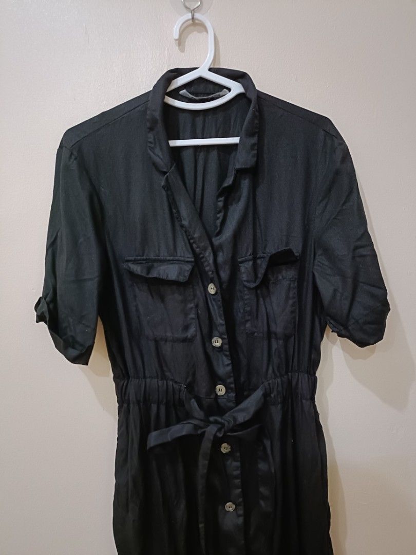 Zara black maxi dress (Category: Dresses) located in Mandaluyong City. Submitted by aishoppe08 (Listing ID 1329769478, Image 2). Description: fits small-medium.