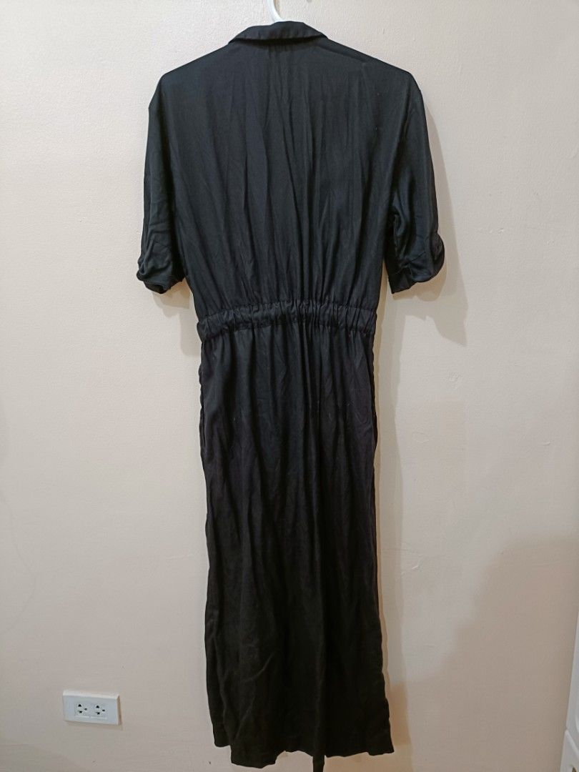 Zara black maxi dress (Category: Dresses) located in Mandaluyong City. Submitted by aishoppe08 (Listing ID 1329769478, Image 3). Description: fits small-medium.