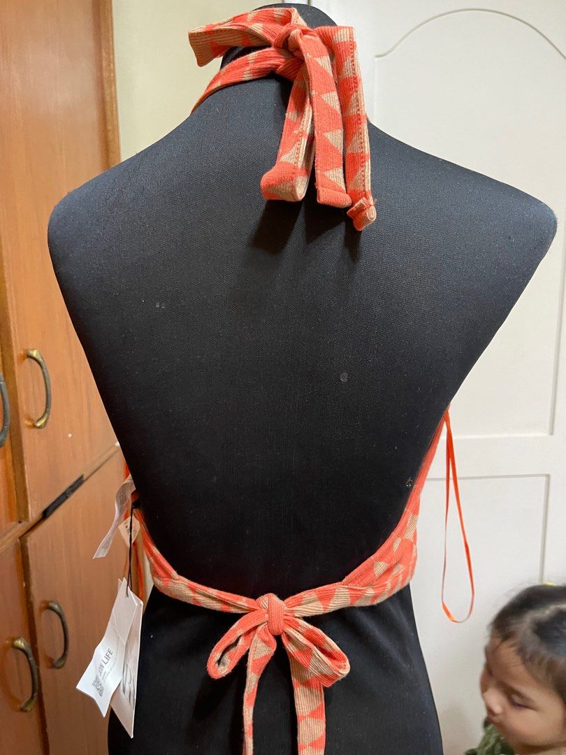 Zara tops (Category: Others Tops) located in Quezon City. Submitted by msbeau (Listing ID 1329743343, Image 2). Description: Original zara croptop.