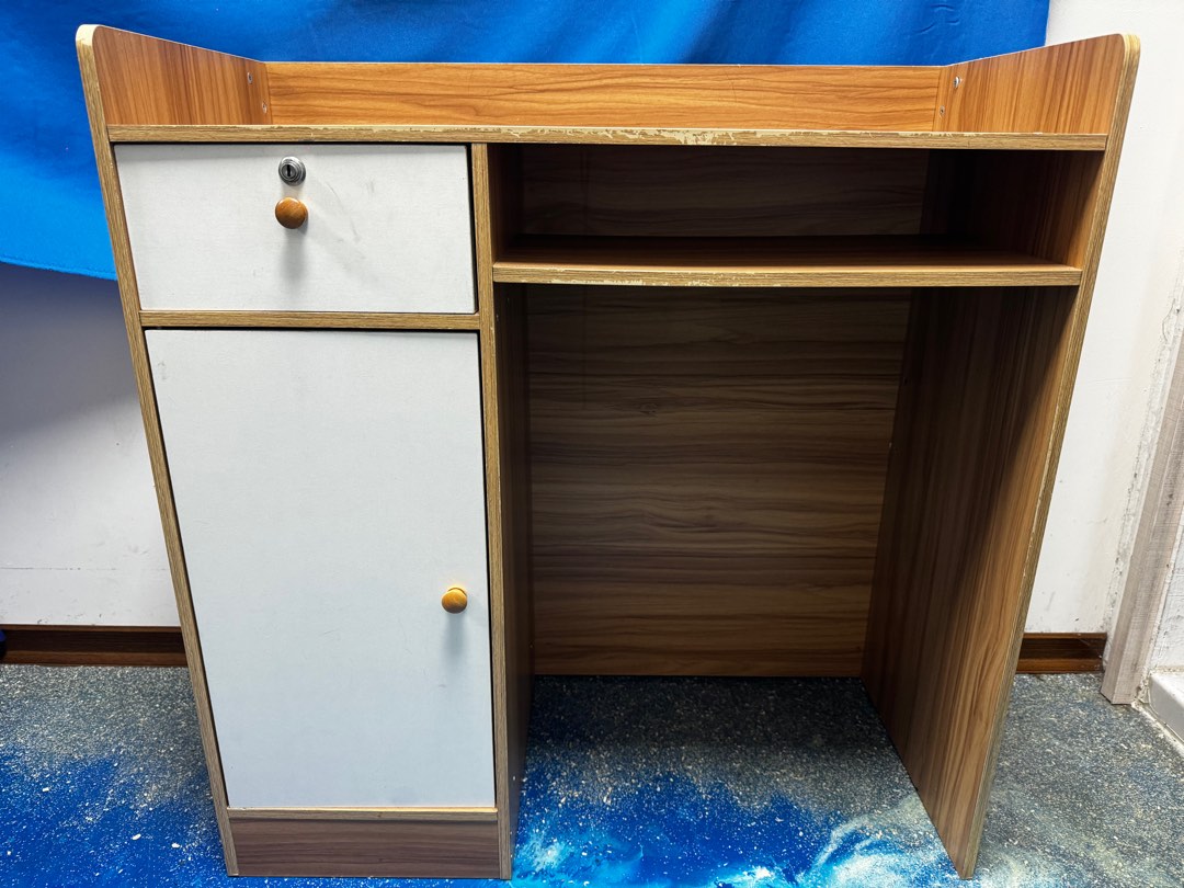 臺桌 桌子 書桌 收營桌 電腦桌, 家具及居家用品, 家具, 桌子在旋轉拍賣