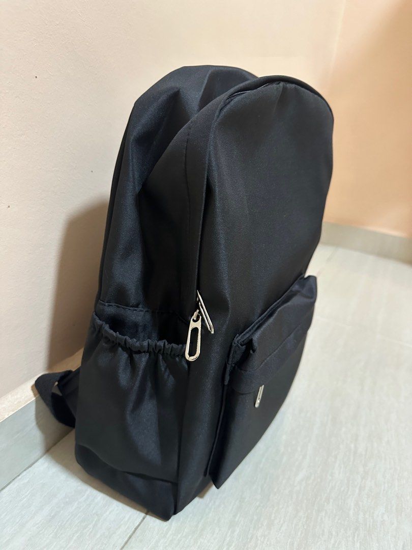 Black Basic Backpack (Category: Backpacks) located in Singapore. Submitted by moonzxc (Listing ID 1329984415, Image 3). Description: Brand new $8 mailed $9.35 on S, excluding mailing.