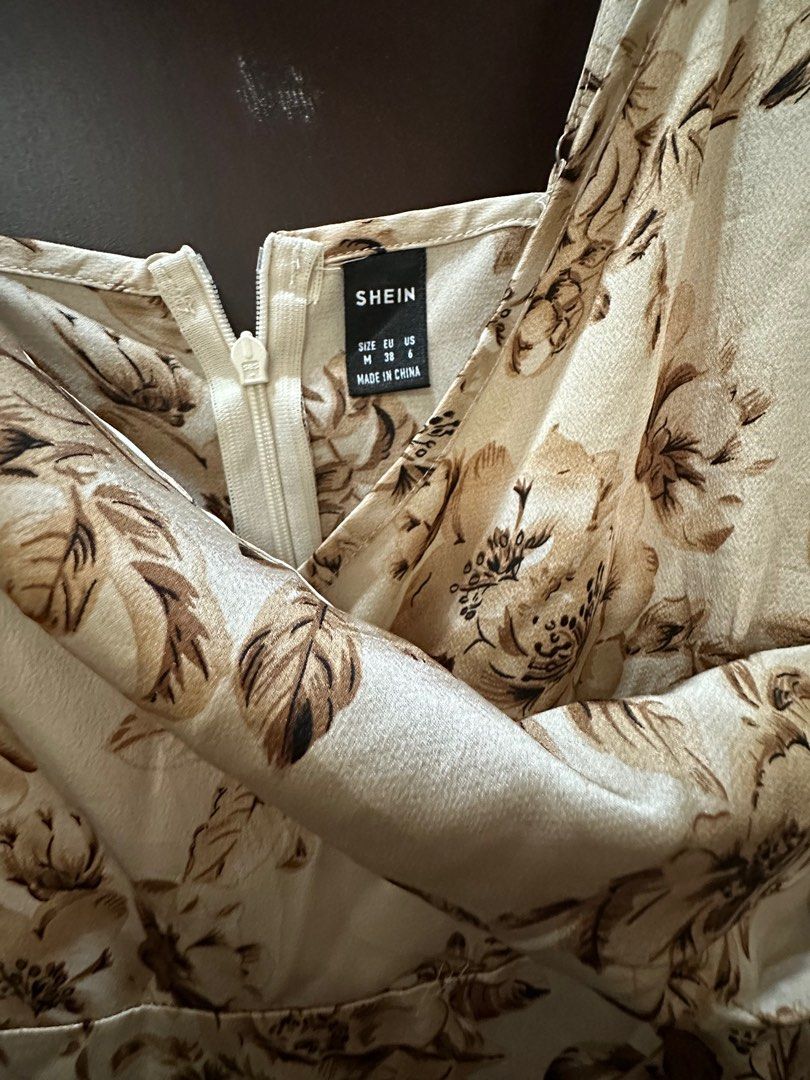 Floral dress (Category: Dresses) located in Quezon City. Submitted by skoom (Listing ID 1329849935, Image 2). Description: .