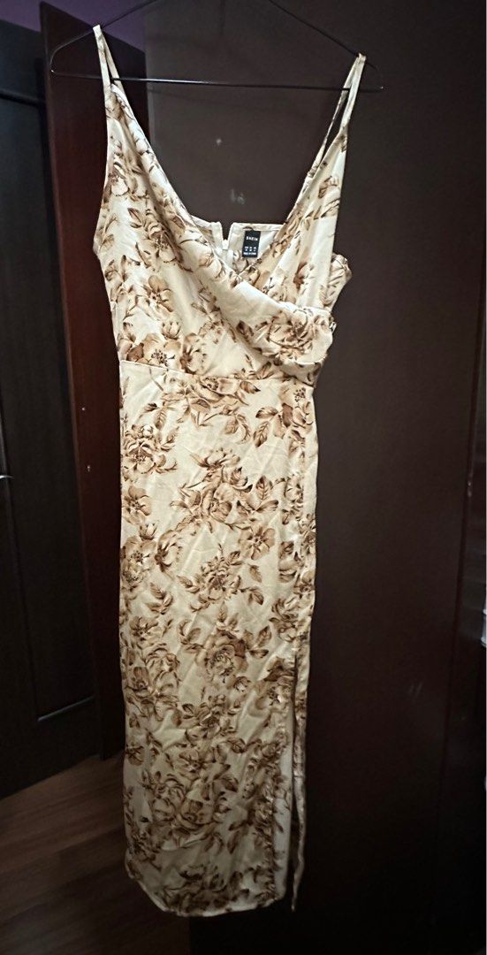 Floral dress (Category: Dresses) located in Quezon City. Submitted by skoom (Listing ID 1329849935, Image 1). Description: .