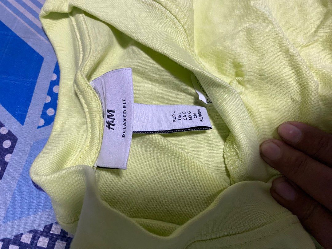 H&M shirt (Category: Tshirts & Polo Shirts ) located in Manila. Submitted by ohnalovespanda (Listing ID 1329954054, Image 2). Description: H&M oversized shirt Brandnew Yellow green For shipping or pick up.