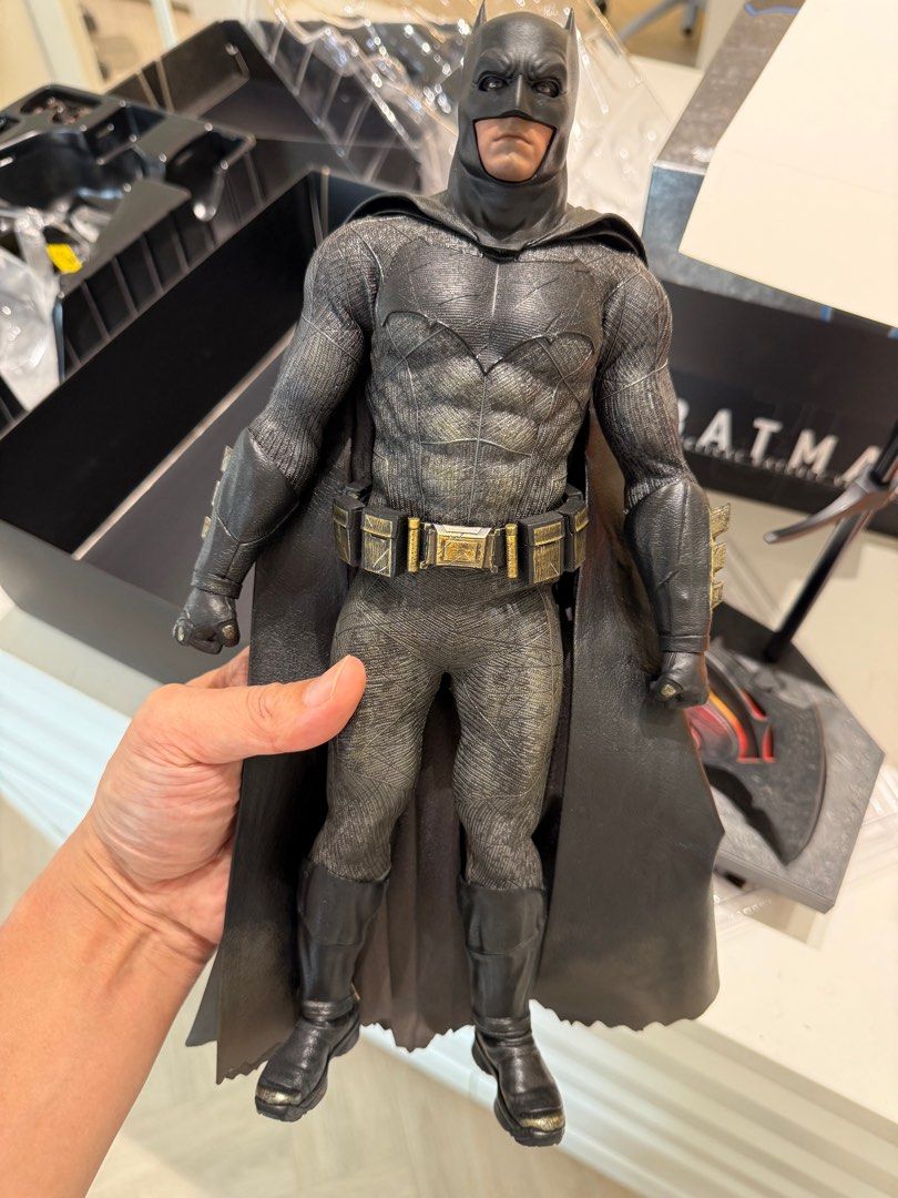 Hot Toys Batman Tech Cowl & Sniper Rifle MMS342, 興趣及遊戲, 玩具 & 遊戲類 ...