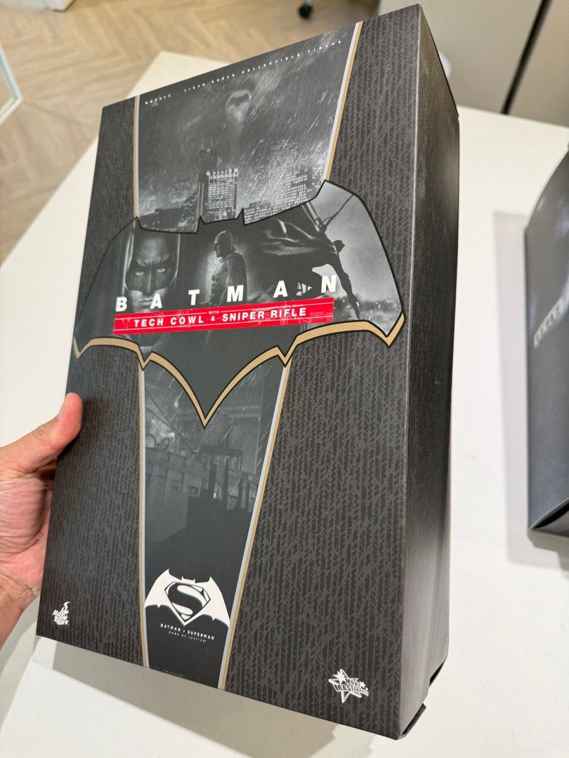 Hot Toys Batman Tech Cowl & Sniper Rifle MMS342, 興趣及遊戲, 玩具 & 遊戲類 ...