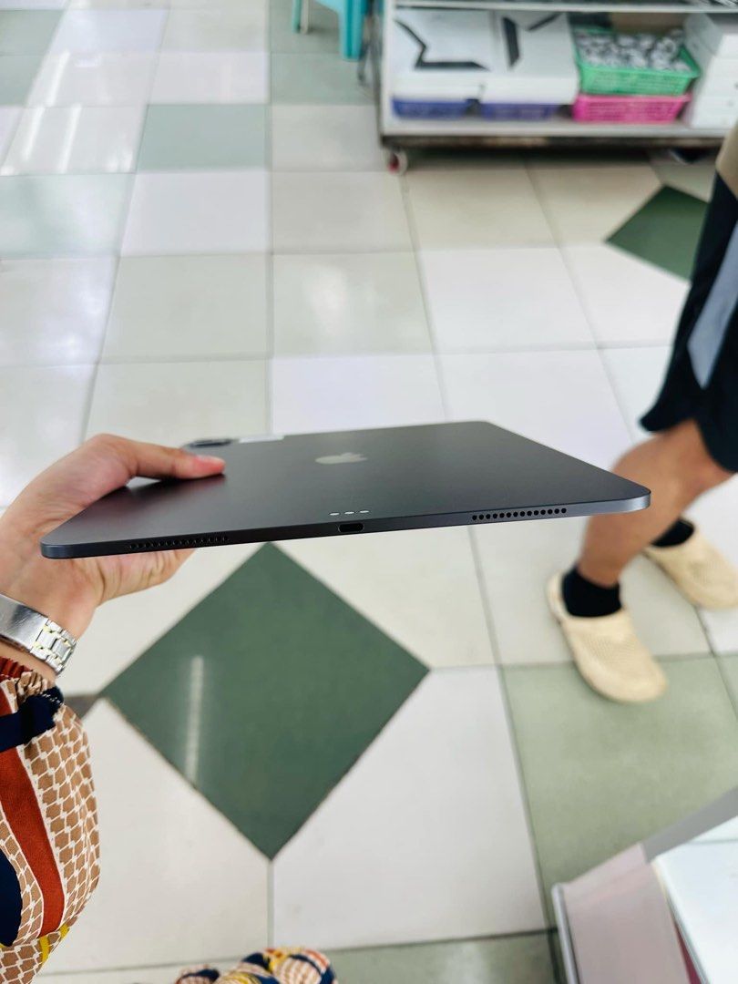 Ipad Pro M4 512gb Wifi 13 inch Complete (Category: iPad) located in San Juan City. Submitted by javedsgadgetshop (Listing ID 1329976208, Image 2). Description: OPEN FOR INSTALLMENT VIA CREDIT CARD/GGIVES/SPAY/BILLEASE & SWAP/TRADE-IN! BUY AND SELL! Quick Specs : Ipad pro M4 13inch •512gb •NTC Variant •Good batt health •Wifi Only •100% Smoothness •No hidden issue | No Repaired •100% Authentic | Not Refurbished •w/ OEM Charger & store warranty ❣️ -