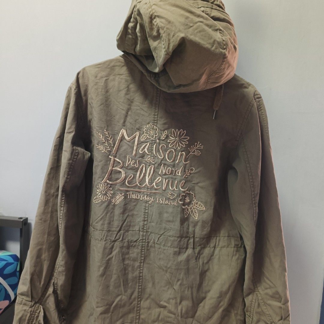 Jacket (Category: Coats, Jackets and Outerwear) located in Putrajaya. Submitted by fuzzyshar (Listing ID 1329847668, Image 3). Description: hoody jacket army green put dada -20" labuh - 31" bahu - 18" style baggy slightly nego price include pos.