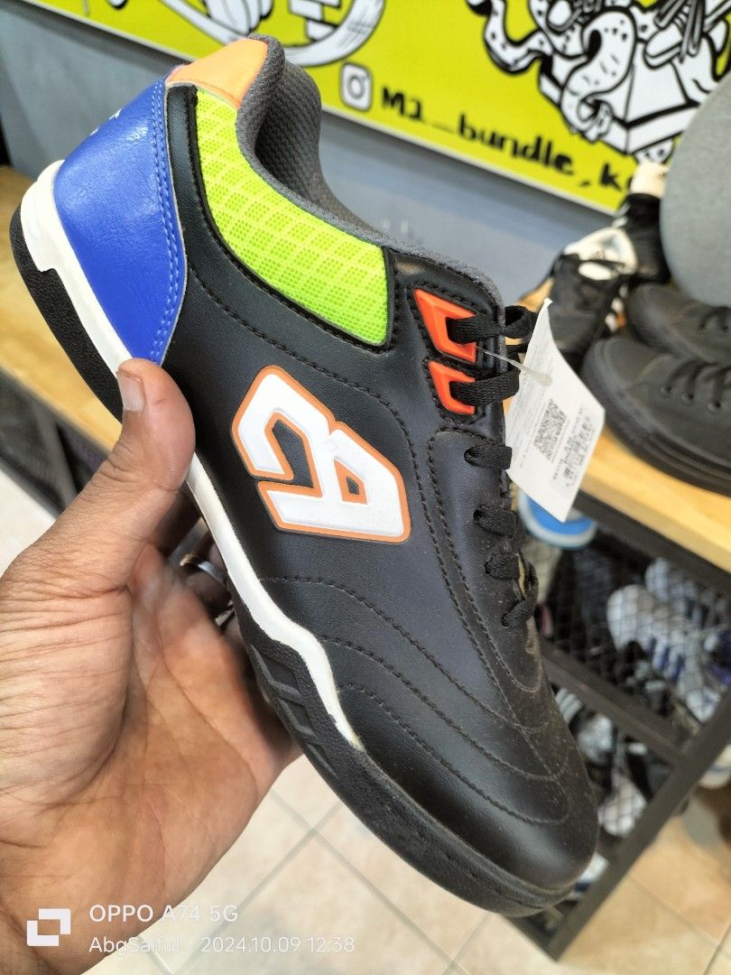 Kasut breaker futsal discount