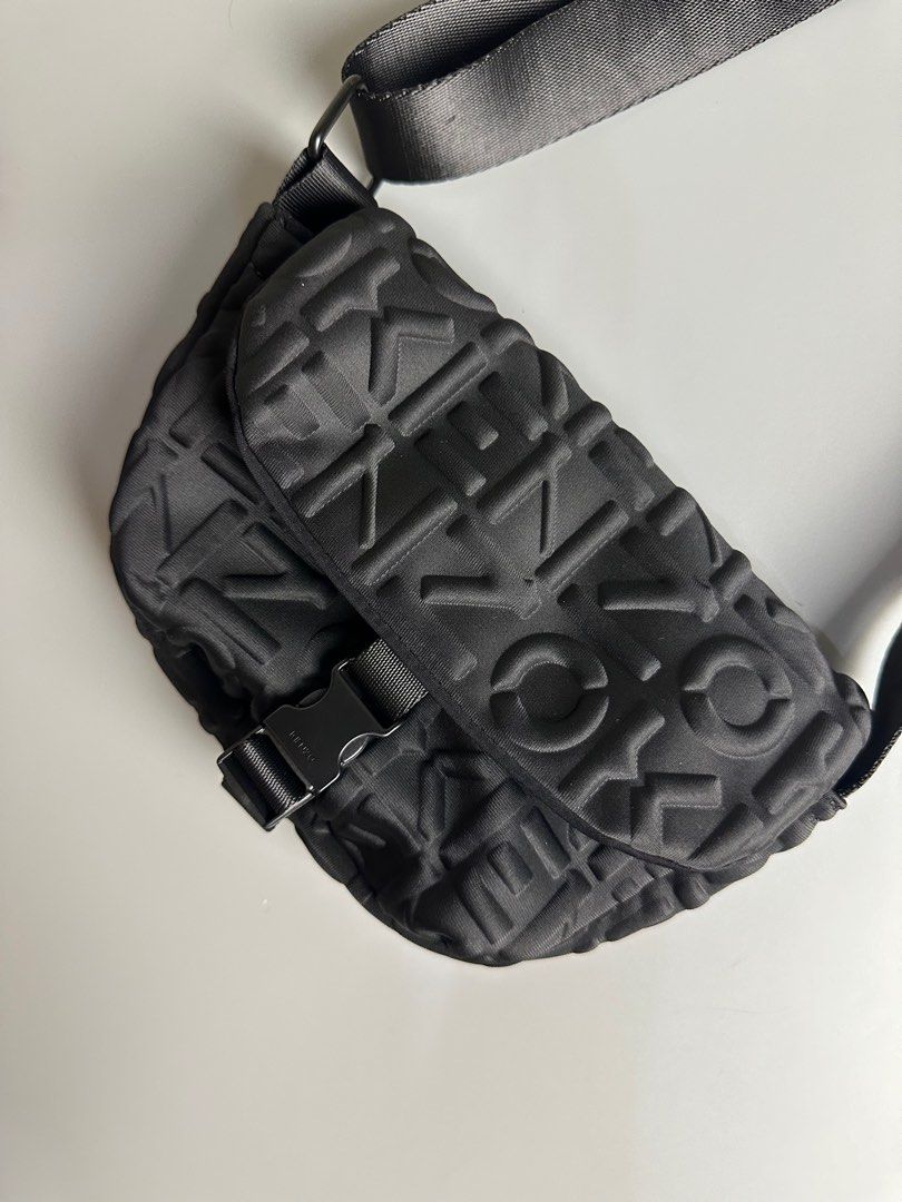 Kenzo Sling bag (Category: Cross-body Bags) located in Manila. Submitted by dough_lux (Listing ID 1329934970, Image 2). Description: .