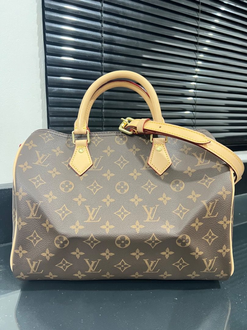 LV speedy monogram 30 bandouliere (Category: Luxury Bags & Wallets) located in Antipolo. Submitted by mjlenihcpreloved (Listing ID 1329954145, Image 1). Description: .