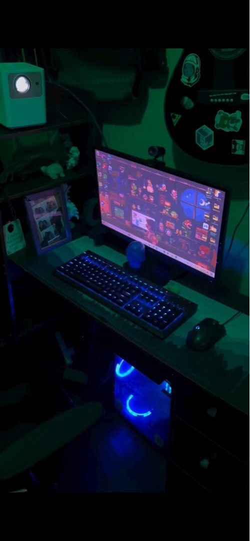 Mid Range Computer Set (Category: Desktops) located in Quezon City. Submitted by sabedania (Listing ID 1329912860, Image 1). Description: Ryzen 5 5600g GTX 970 4GB DDR5 256bit Biostar B450 Hyperx 16gb DDR4 3200mhz RGB 1TB HDD Kingston PCIe NVMe M.2 500gb SSD trurated 500w PSU with ilaw ilaw case Peripherals: Keyboard: Corsair K68 MX Blue Headphones: A4tech Bloody MR575 Mouse: Logitech G502 Hero Monitor: Lenovo IPS Display With extra kb but needs 