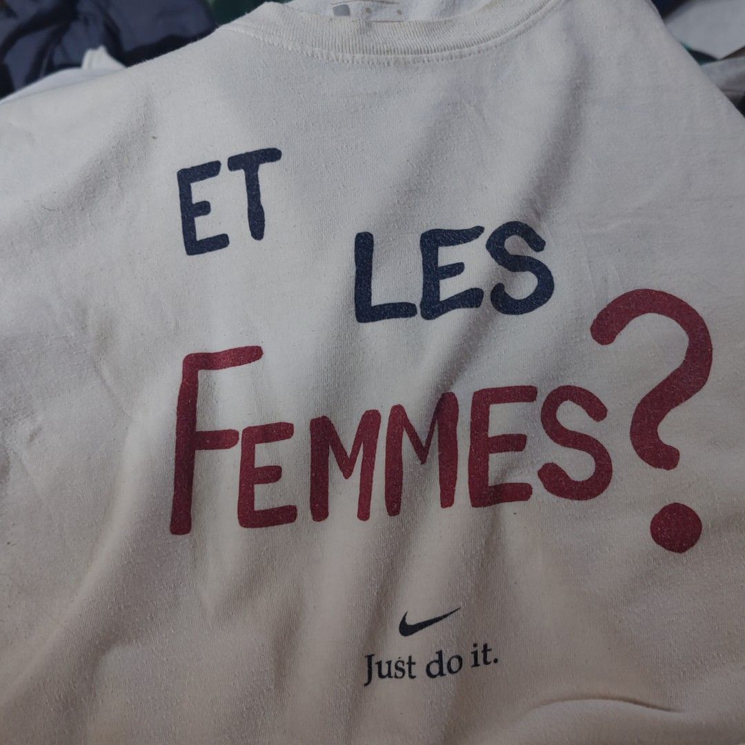 Et les femmes nike shirt shop