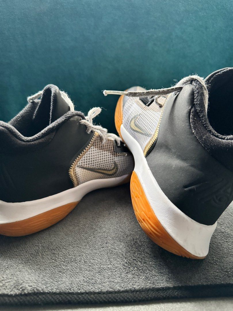 Kyrie flytrap black gum on sale