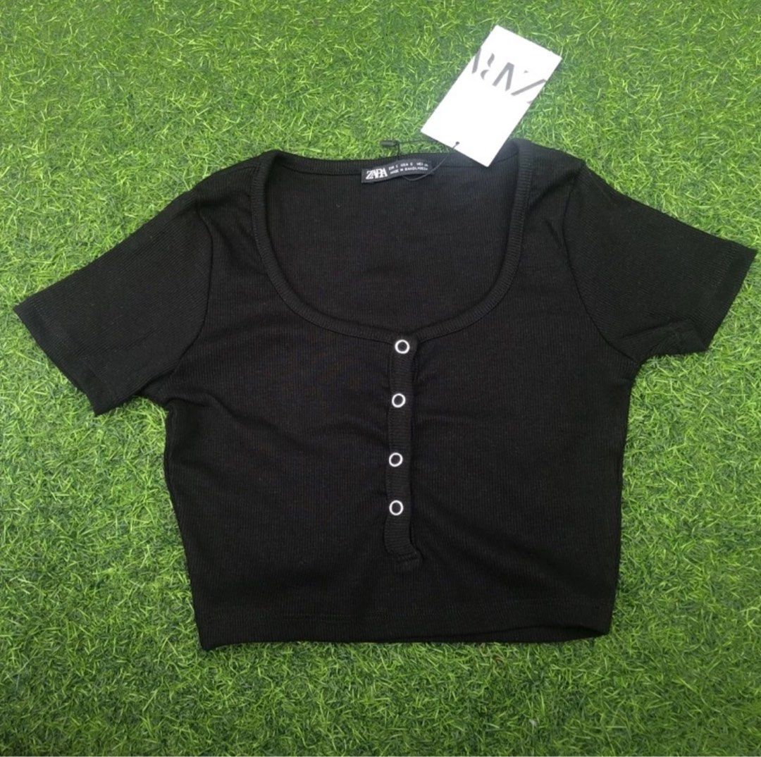 Paradoxical Clothing Zara Snap Button Crop Top (Category: Shirts) located in Pasig City. Submitted by bluebubbles_ (Listing ID 1329963828, Image 1). Description: - used twice only - size Large - size reference: B 34A W 26 in - i ordered large just so it wont be super cropped.
